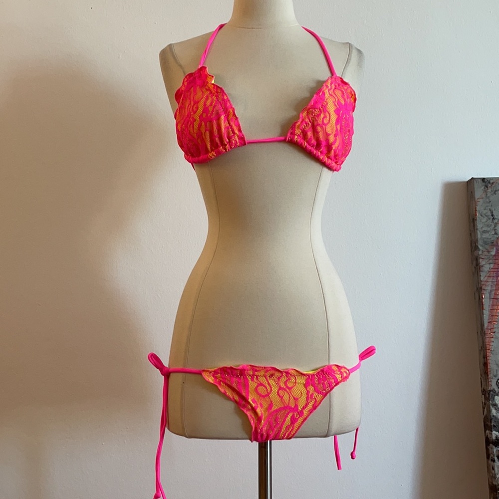 Bikini - Picture 4 of 4